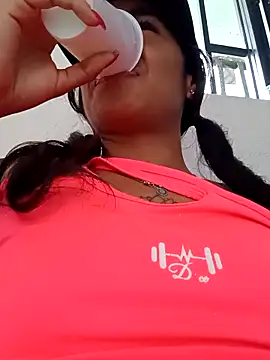 Leslly  online show from 03/09/25, 07:37