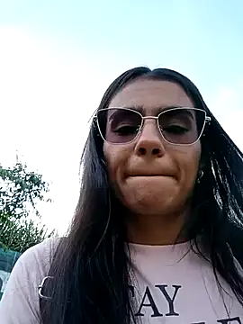 Leslly  online show from 04/22/26, 01:23