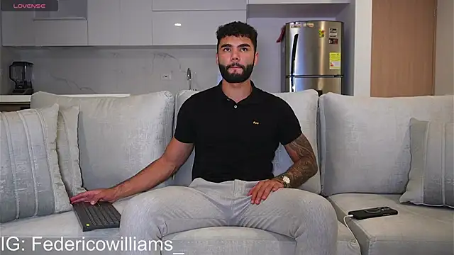 Snapshot of Derek_w chatting on 01/22/25, 08:29 Derek w online show from 01/22/25, 08:29