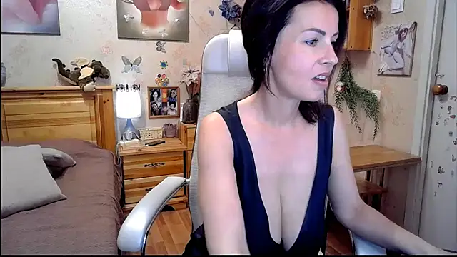 Snapshot of Kendra_Mom chatting on 06/30/26, 06:47 Kendra Mom online show from 06/30/26, 06:47