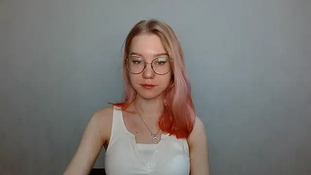 Snapshot of cindi_hot chatting on 12/11/24, 08:04 cindi hot online show from 12/11/24, 08:04