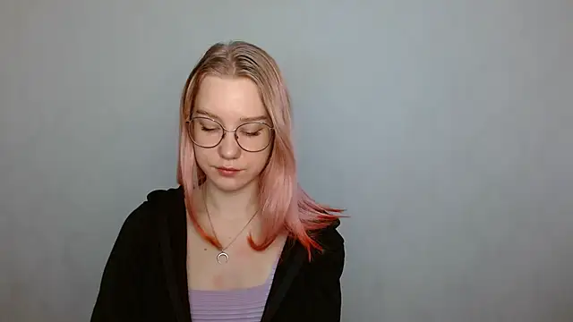 Snapshot of cindi_hot chatting on 12/13/24, 08:41 cindi hot online show from 12/13/24, 08:41