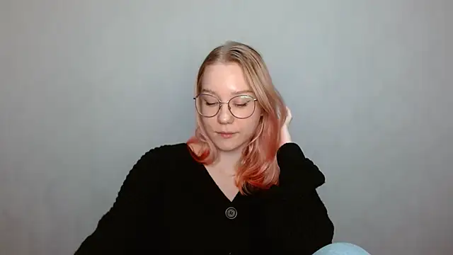 Snapshot of cindi_hot chatting on 12/16/24, 12:06 cindi hot online show from 12/16/24, 12:06