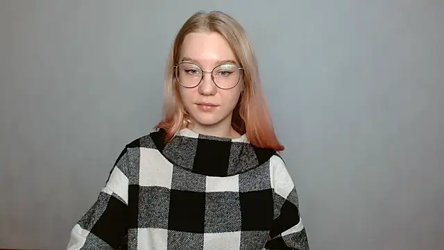 Snapshot of cindi_hot chatting on 12/28/24, 12:35 cindi hot online show from 12/28/24, 12:35