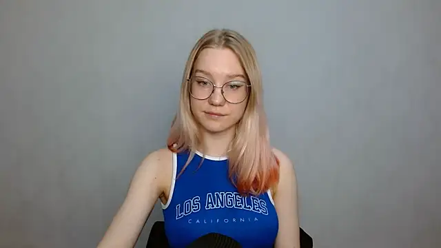 Snapshot of cindi_hot chatting on 01/03/25, 12:41 cindi hot online show from 01/03/25, 12:41