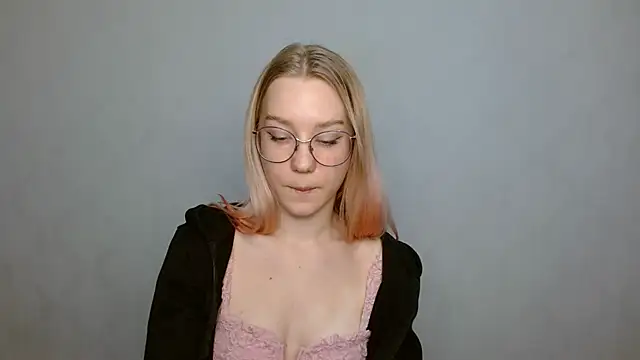 Snapshot of cindi_hot chatting on 01/04/25, 12:27 cindi hot online show from 01/04/25, 12:27