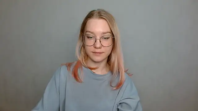 Snapshot of cindi_hot chatting on 01/08/25, 10:59 cindi hot online show from 01/08/25, 10:59