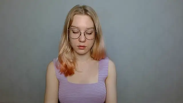 Snapshot of cindi_hot chatting on 01/10/25, 08:18 cindi hot online show from 01/10/25, 08:18