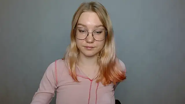 Snapshot of cindi_hot chatting on 01/12/25, 12:44 cindi hot online show from 01/12/25, 12:44