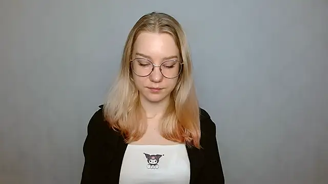 Snapshot of cindi_hot chatting on 01/21/25, 10:19 cindi hot online show from 01/21/25, 10:19