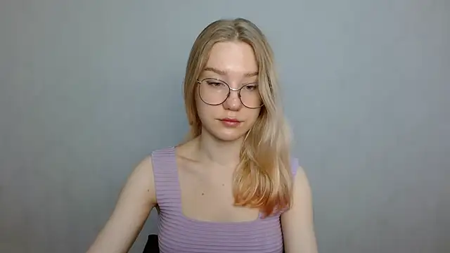 Snapshot of cindi_hot chatting on 02/10/25, 08:20 cindi hot online show from 02/10/25, 08:20