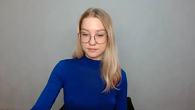 Snapshot of cindi_hot chatting on 02/11/25, 11:32 cindi hot online show from 02/11/25, 11:32