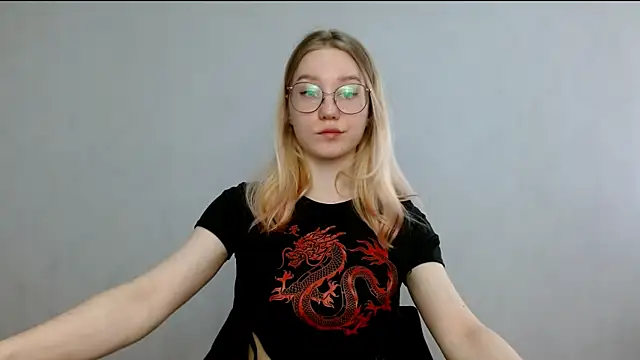 Snapshot of cindi_hot chatting on 02/17/25, 10:18 cindi hot online show from 02/17/25, 10:18