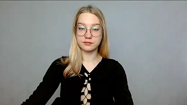 Snapshot of cindi_hot chatting on 02/18/25, 08:38 cindi hot online show from 02/18/25, 08:38