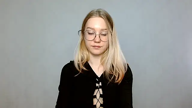 Snapshot of cindi_hot chatting on 02/18/25, 11:44 cindi hot online show from 02/18/25, 11:44