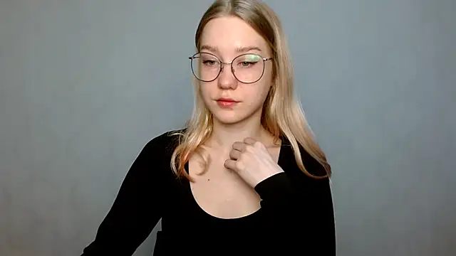 Snapshot of cindi_hot chatting on 02/20/25, 08:06 cindi hot online show from 02/20/25, 08:06