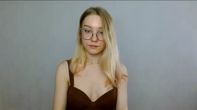 Snapshot of cindi_hot chatting on 02/25/25, 09:42 cindi hot online show from 02/25/25, 09:42