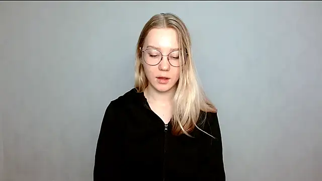 Snapshot of cindi_hot chatting on 03/03/25, 11:33 cindi hot online show from 03/03/25, 11:33