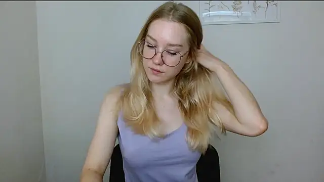 Snapshot of cindi_hot chatting on 09/21/25, 09:22 cindi hot online show from 09/21/25, 09:22