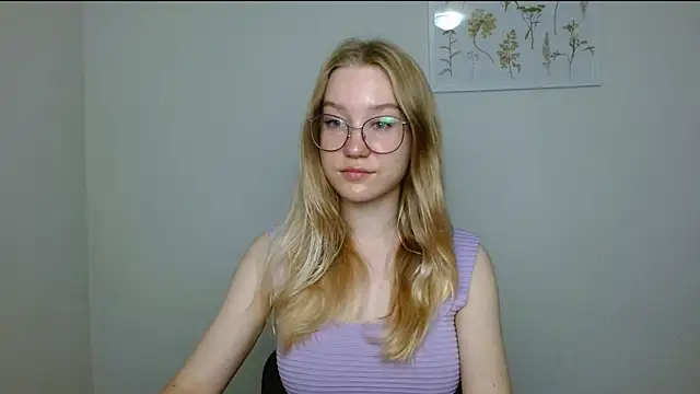 Snapshot of cindi_hot chatting on 09/24/25, 09:12 cindi hot online show from 09/24/25, 09:12