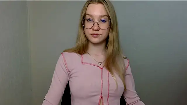Snapshot of cindi_hot chatting on 06/19/26, 02:32 cindi hot online show from 06/19/26, 02:32