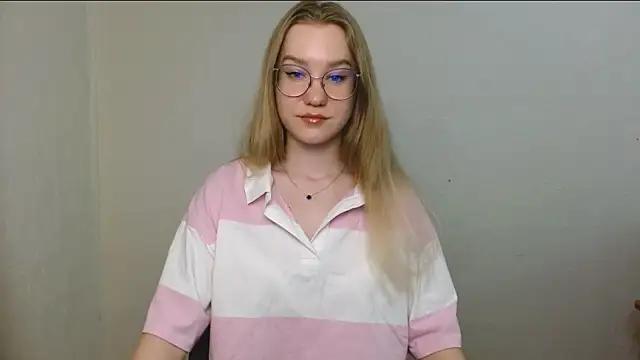 Snapshot of cindi_hot chatting on 07/10/26, 10:29 cindi hot online show from 07/10/26, 10:29
