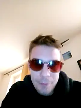 Snapshot of KidoXVII chatting on 02/09/25, 02:07 KidoXVII online show from 02/09/25, 02:07