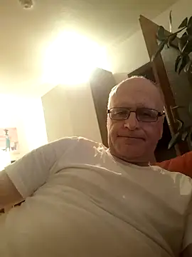 Milkasahne64 online show from 10/23/25, 05:44