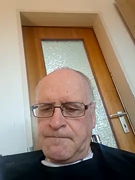 Milkasahne64 online show from 02/12/26, 10:21