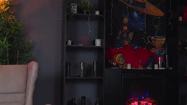 Evelyn Evyyy online show from 04/18/26, 06:12