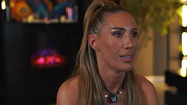 Snapshot of Evelyn_Evyyy chatting on 05/16/26, 08:18 Evelyn Evyyy online show from 05/16/26, 08:18