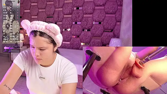 Trianna   online show from 11/20/25, 01:44