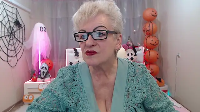 KayleSmoll online show from 10/18/25, 06:19