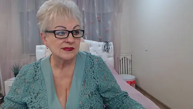 KayleSmoll online show from 11/19/25, 07:25