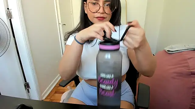 cinnamon rosa online show from 02/05/25, 09:18