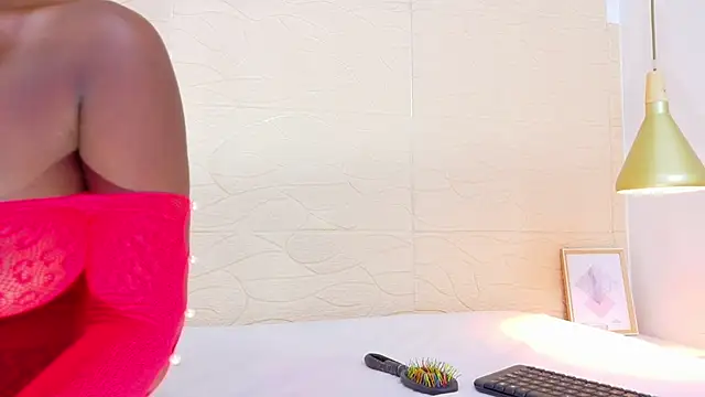 Shamiraa moore online show from 03/04/25, 07:43