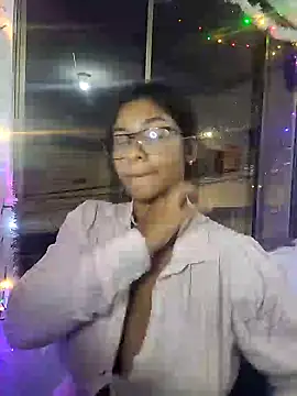 Snapshot of Sofythom1 chatting on 12/05/24, 11:18 Sofythom1 online show from 12/05/24, 11:18