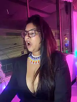 Snapshot of Sofythom1 chatting on 12/08/24, 07:15 Sofythom1 online show from 12/08/24, 07:15