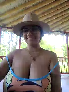 Snapshot of Sofythom1 chatting on 12/18/24, 04:17 Sofythom1 online show from 12/18/24, 04:17