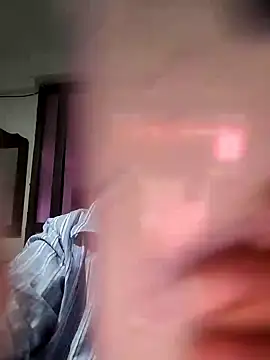 Snapshot of Sofythom1 chatting on 12/22/24, 01:23 Sofythom1 online show from 12/22/24, 01:23