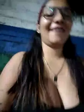 Snapshot of Sofythom1 chatting on 02/05/25, 01:04 Sofythom1 online show from 02/05/25, 01:04