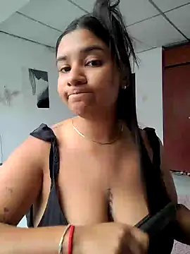 Snapshot of Sofythom1 chatting on 02/08/25, 09:25 Sofythom1 online show from 02/08/25, 09:25