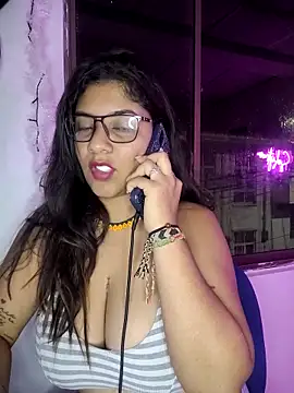 Snapshot of Sofythom1 chatting on 02/18/25, 01:32 Sofythom1 online show from 02/18/25, 01:32