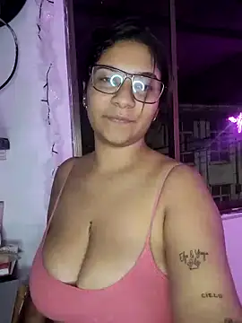 Snapshot of Sofythom1 chatting on 02/19/25, 03:39 Sofythom1 online show from 02/19/25, 03:39