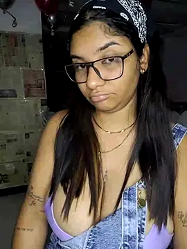 Snapshot of Sofythom1 chatting on 02/23/25, 04:28 Sofythom1 online show from 02/23/25, 04:28