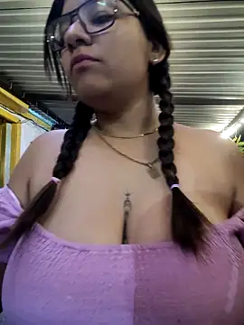 Snapshot of Sofythom1 chatting on 02/28/25, 02:42 Sofythom1 online show from 02/28/25, 02:42