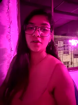 Snapshot of Sofythom1 chatting on 03/04/25, 03:55 Sofythom1 online show from 03/04/25, 03:55