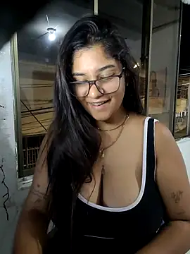 Snapshot of Sofythom1 chatting on 03/09/25, 01:04 Sofythom1 online show from 03/09/25, 01:04