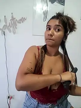 Snapshot of Sofythom1 chatting on 09/20/25, 10:55 Sofythom1 online show from 09/20/25, 10:55