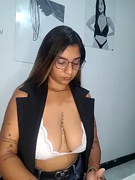 Snapshot of Sofythom1 chatting on 10/01/25, 11:55 Sofythom1 online show from 10/01/25, 11:55